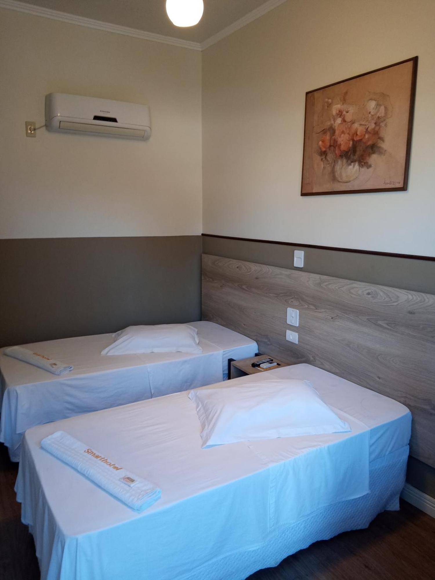 רג'יסטרו Smart Hotel חדר תמונה