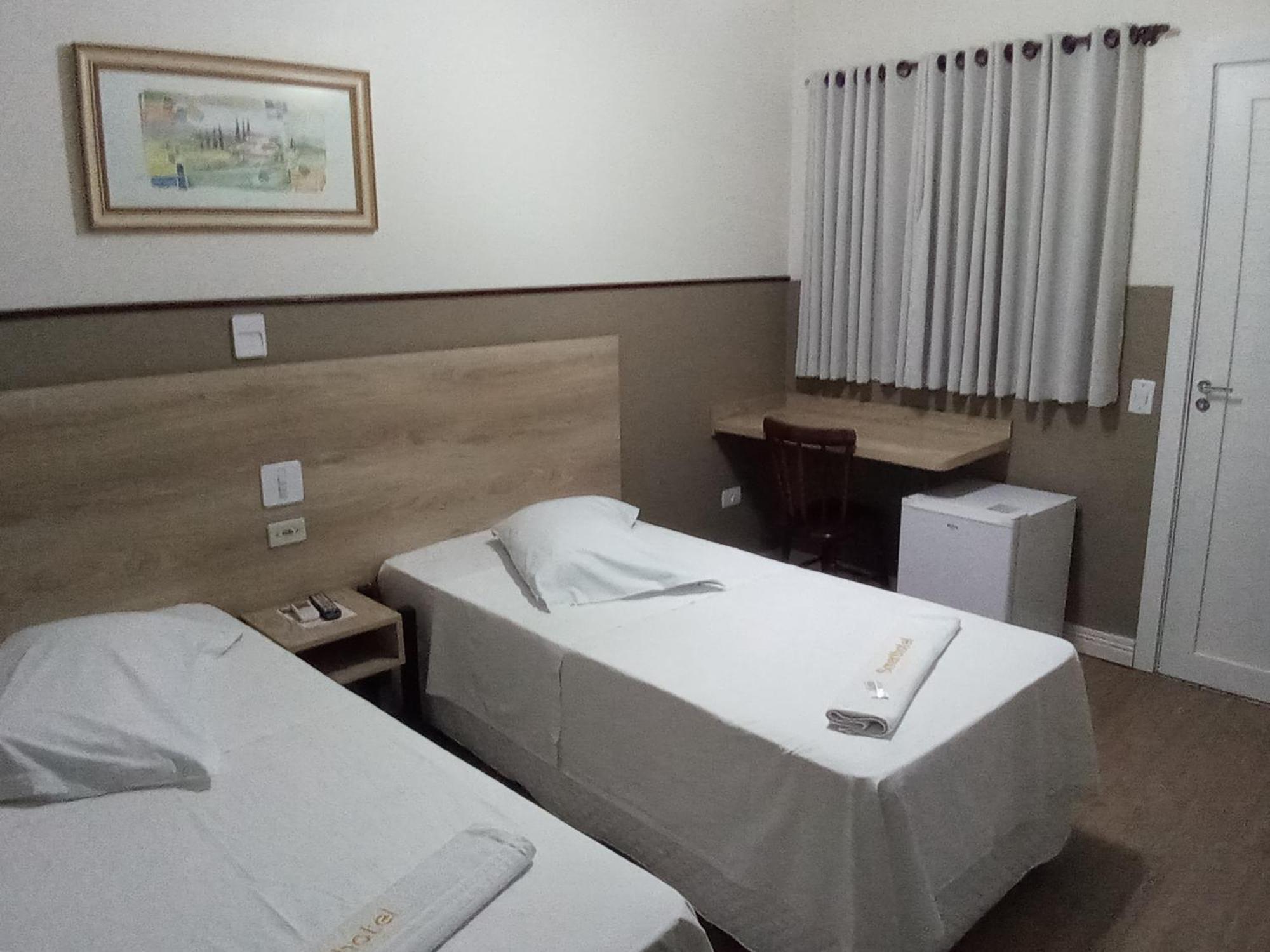 רג'יסטרו Smart Hotel חדר תמונה